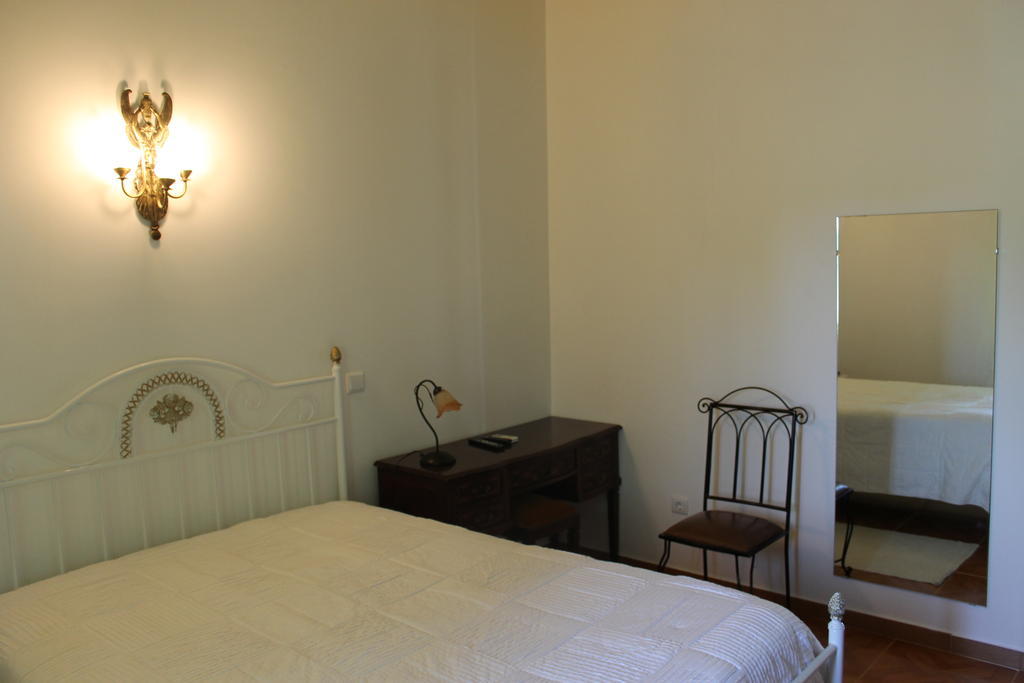 "O Viajante" Low Cost Hotel Ештремош Екстер'єр фото