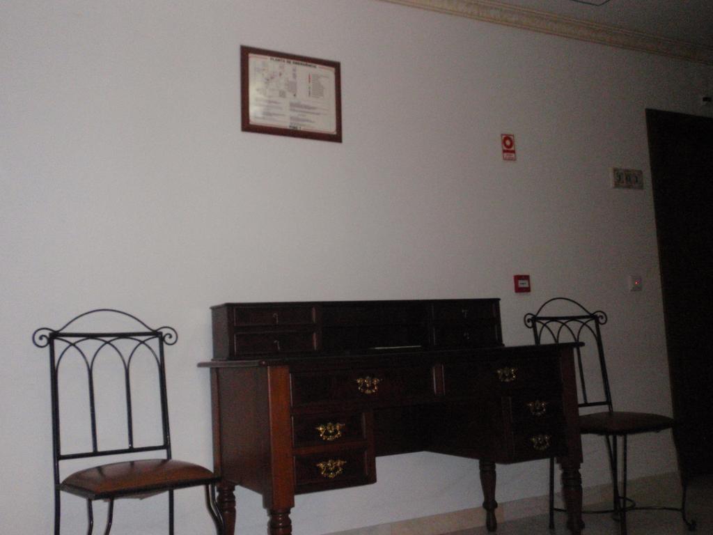 "O Viajante" Low Cost Hotel Ештремош Екстер'єр фото