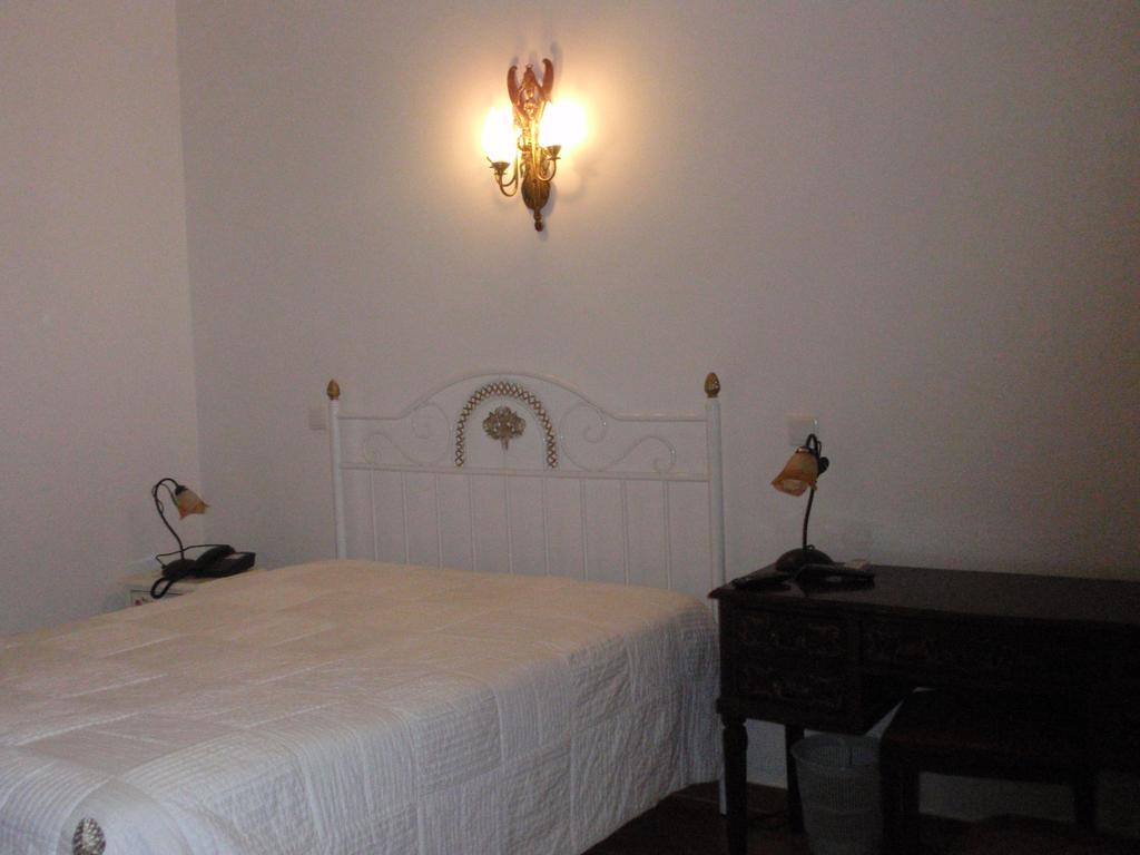 "O Viajante" Low Cost Hotel Ештремош Номер фото