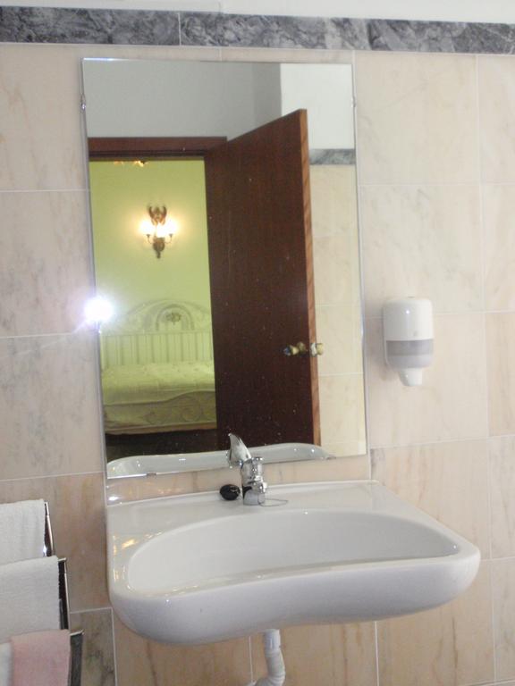 "O Viajante" Low Cost Hotel Ештремош Номер фото
