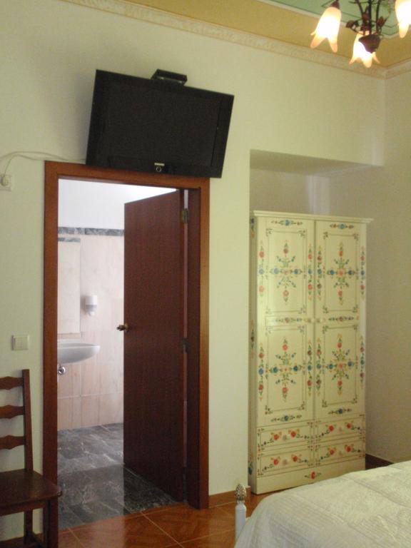 "O Viajante" Low Cost Hotel Ештремош Номер фото
